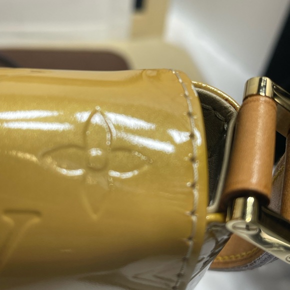 Louis Vuitton  Tango Musette in Vernis Leather Yellow - Picture 8 of 11